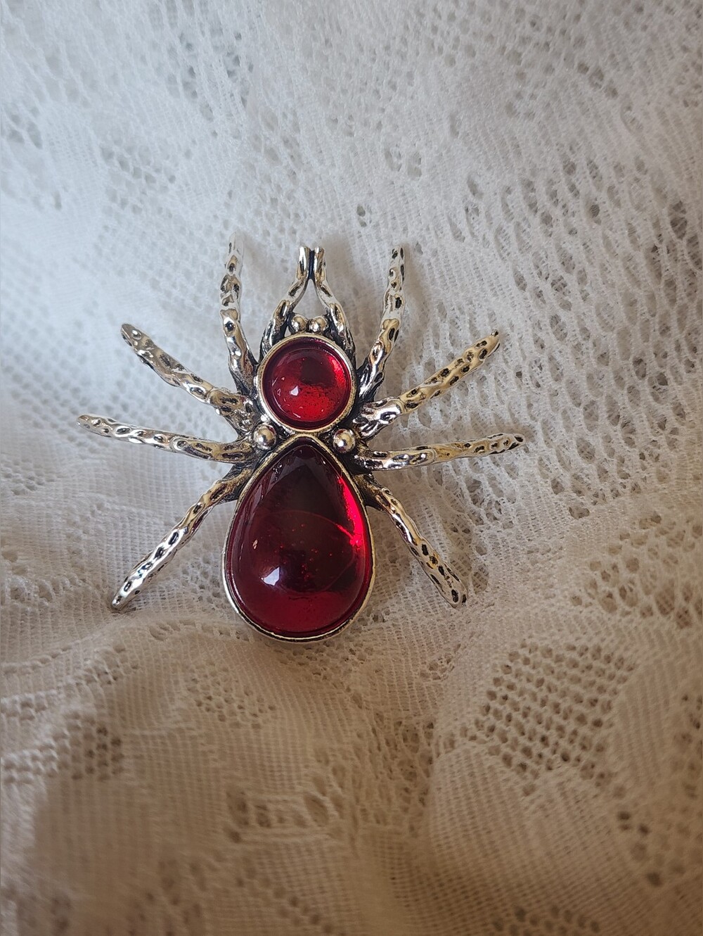 🕷️ Ruby Red Crystal Spider Brooch - Picture 2 of 5